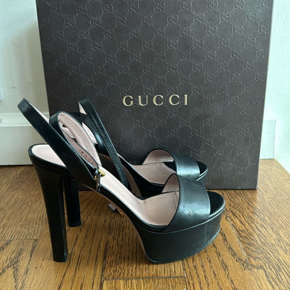 Black leather platform Gucci sandal 36